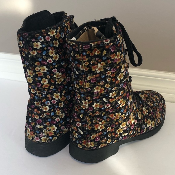 Women’s Floral Mid-Calf Boots - Picture 3 of 4